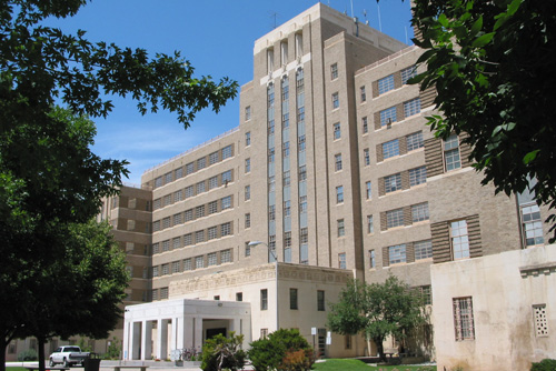 An exterior photo of the Fitzsimons Building on the CU Anschutz campus
