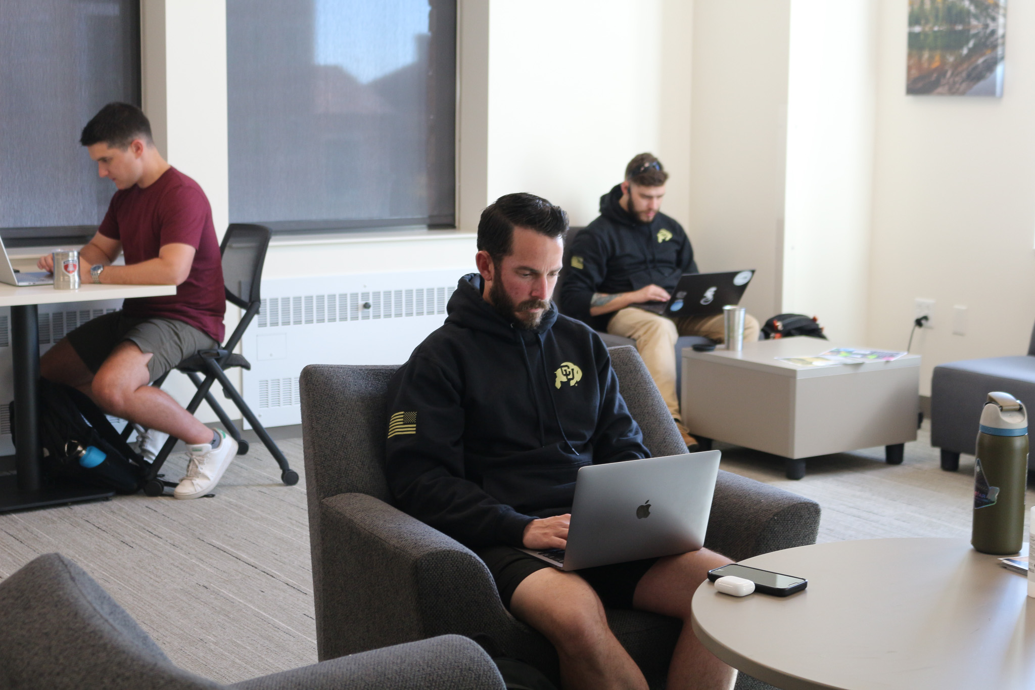 Student veterans study in the VMA student lounge